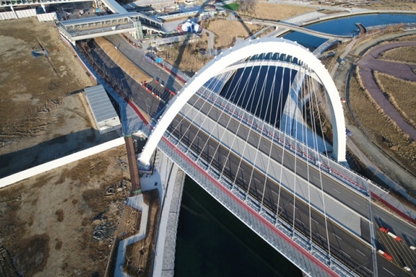 부산항 북항 1단계 재개발사업 연결교량 건설공사 중 토공 및 구조물공사